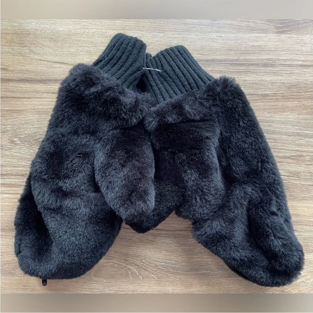 NWOT House Of Harlow BLACK FAUX FUR Convertible Flip Top Mittens